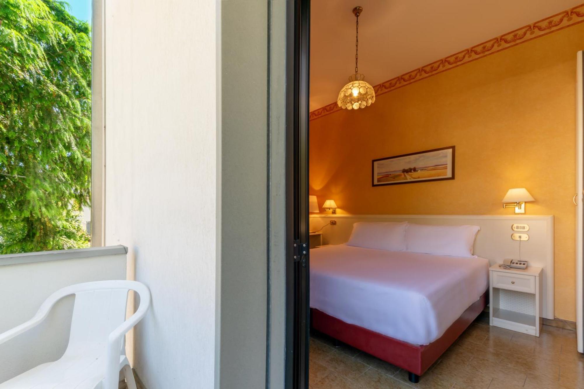 Hotel Falco D'Oro Tole Exterior photo